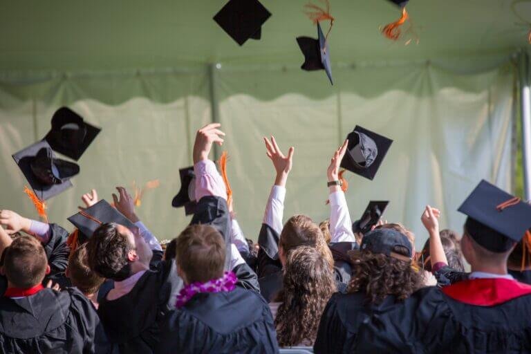 7 Crucial Factors: Your Ultimate Checklist for Choosing a University in the USA (Location, Cost & Career)